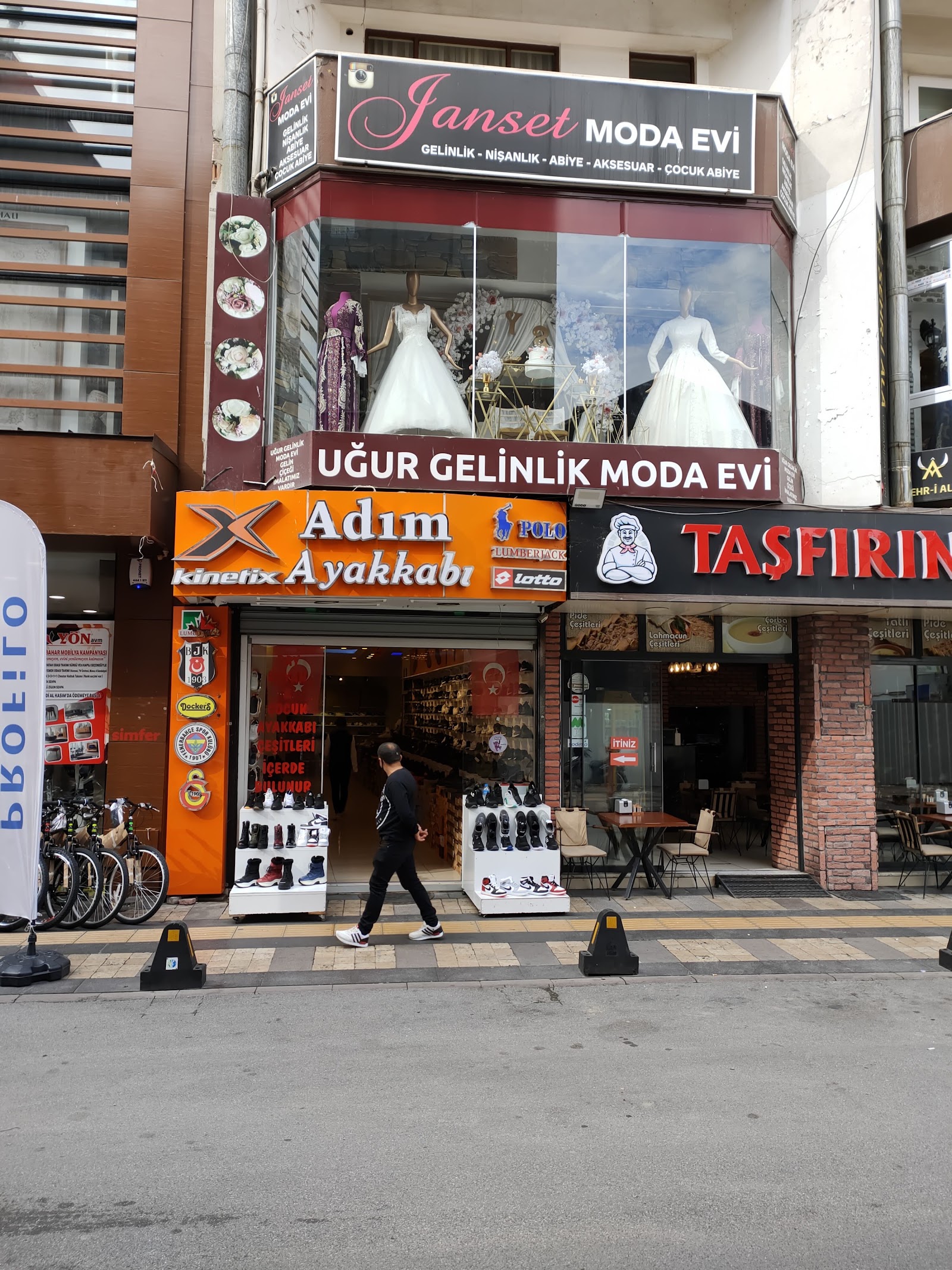 Uğur Gelinlik Ve Aksesuarları kır düğünü mekanı — Adapazarı